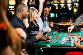 Tampilan antarmuka aplikasi koitoto com dengan menu slot, live casino, dan sportsbook di layar utama